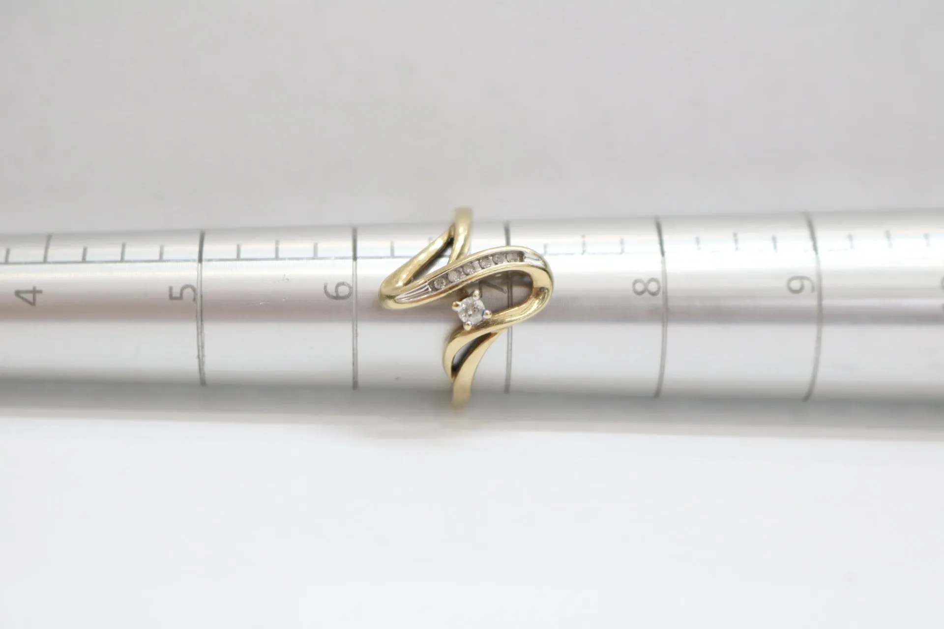 14-karat Yellow Gold Luxurious Diamond Bypass Ring size of 6 1/2