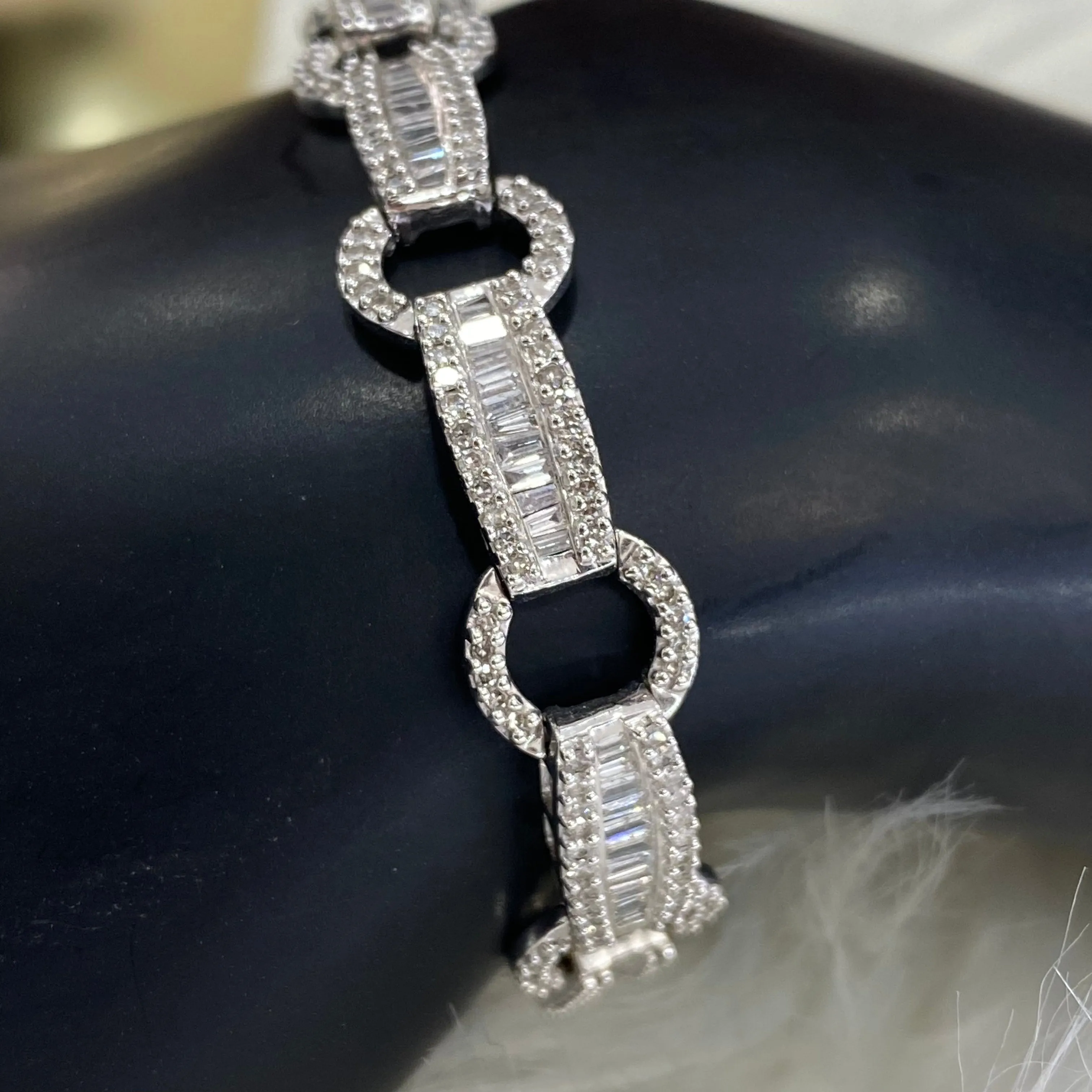 14K White Gold Luxury Bracelet With Diamond / 14.2gr / 10.3mm / 7in