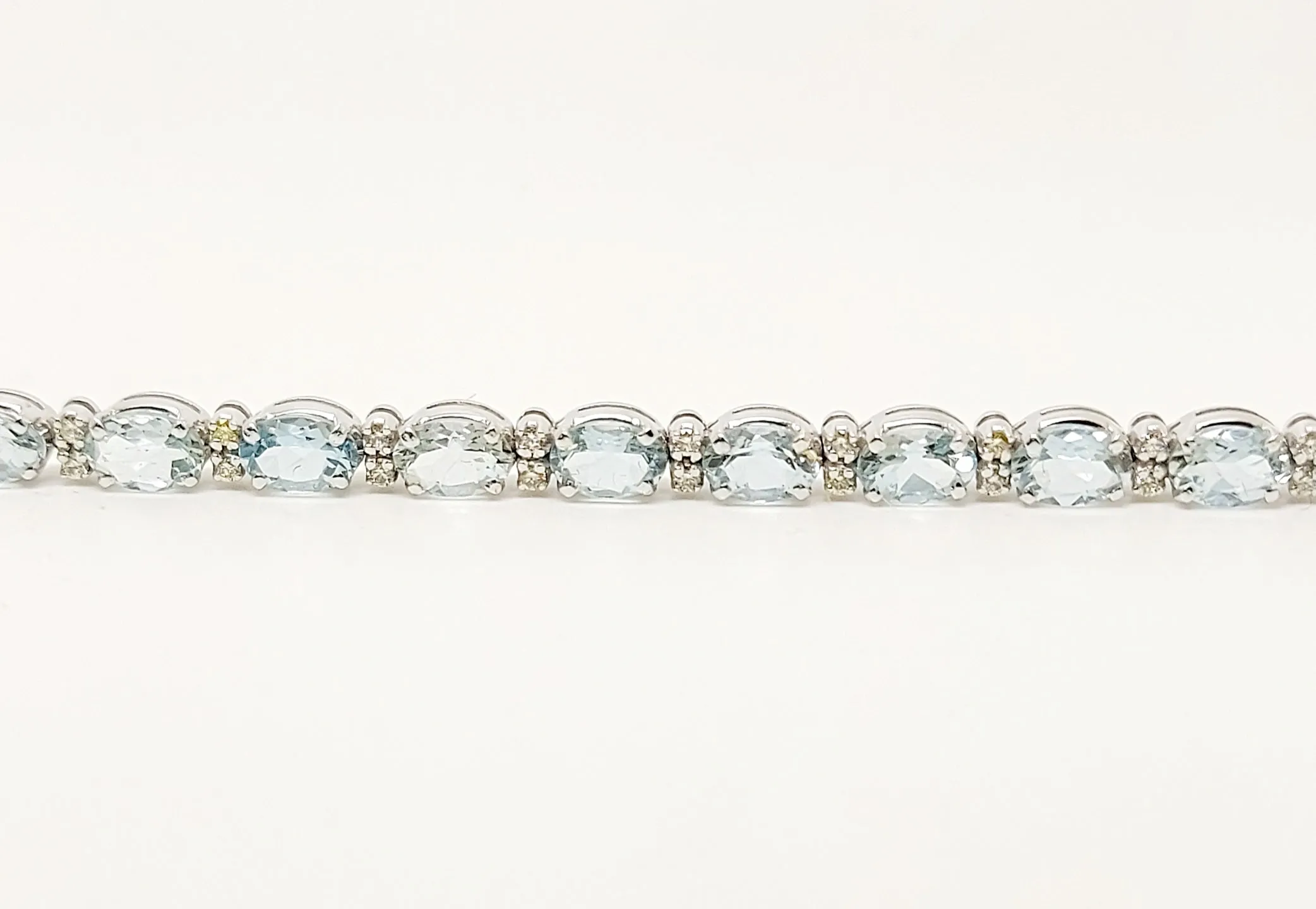 AQUAMARINE AND DIAMOND TENNIS BRACELET AD NO.2751