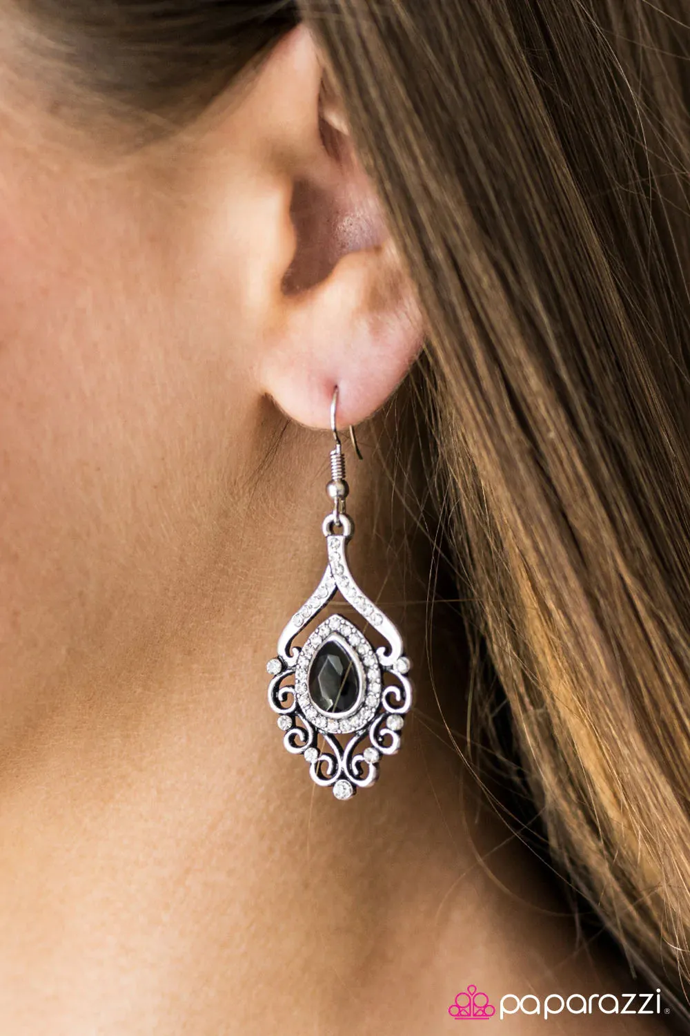 Paparazzi Earring ~ I Think I GLAM - Black