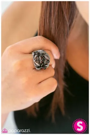 Paparazzi Ring ~ Love Me or LEAF Me - Black