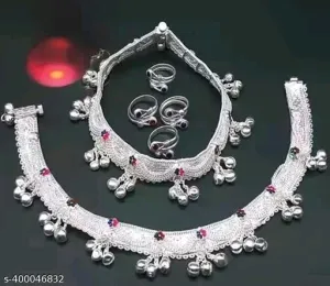 Sizzling Graceful Women Anklets & Toe Rings - Silver Plated Alloy