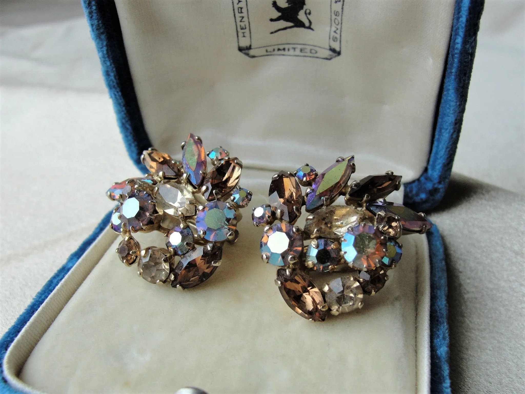 SPARKLING Vintage 50s Earrings,GLITTERING Aurora Borealis Citrine Topaz Stones,Lovely Rhinestone Clip Ons,Clip Earrings,Collectible Jewelry