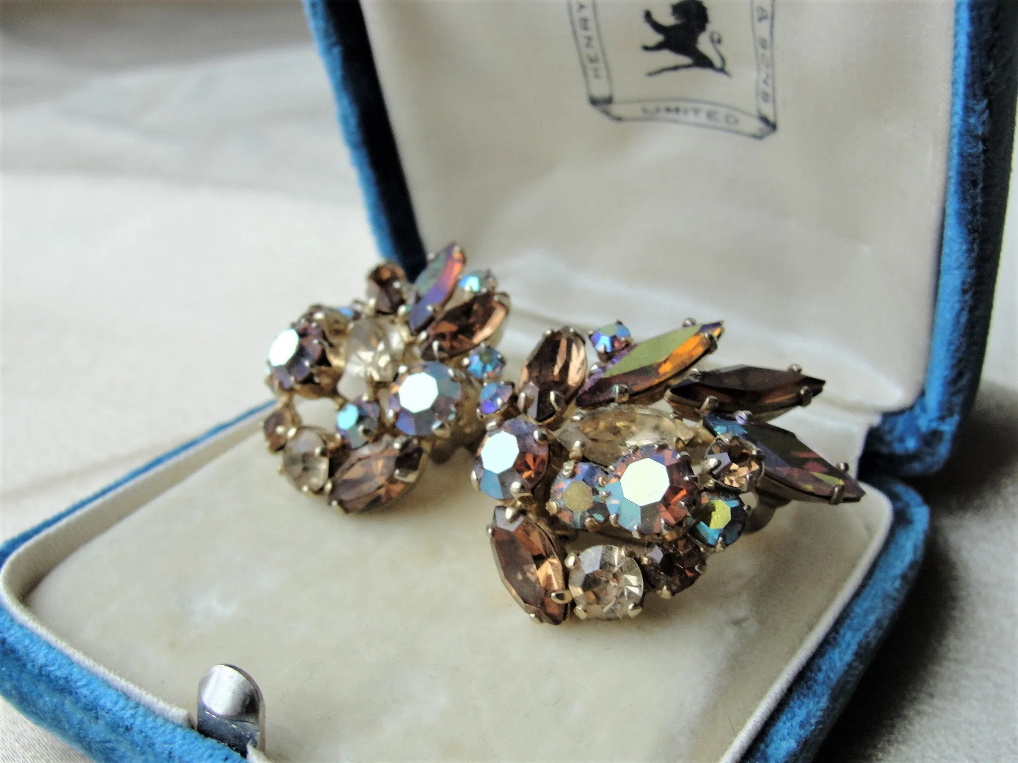 SPARKLING Vintage 50s Earrings,GLITTERING Aurora Borealis Citrine Topaz Stones,Lovely Rhinestone Clip Ons,Clip Earrings,Collectible Jewelry