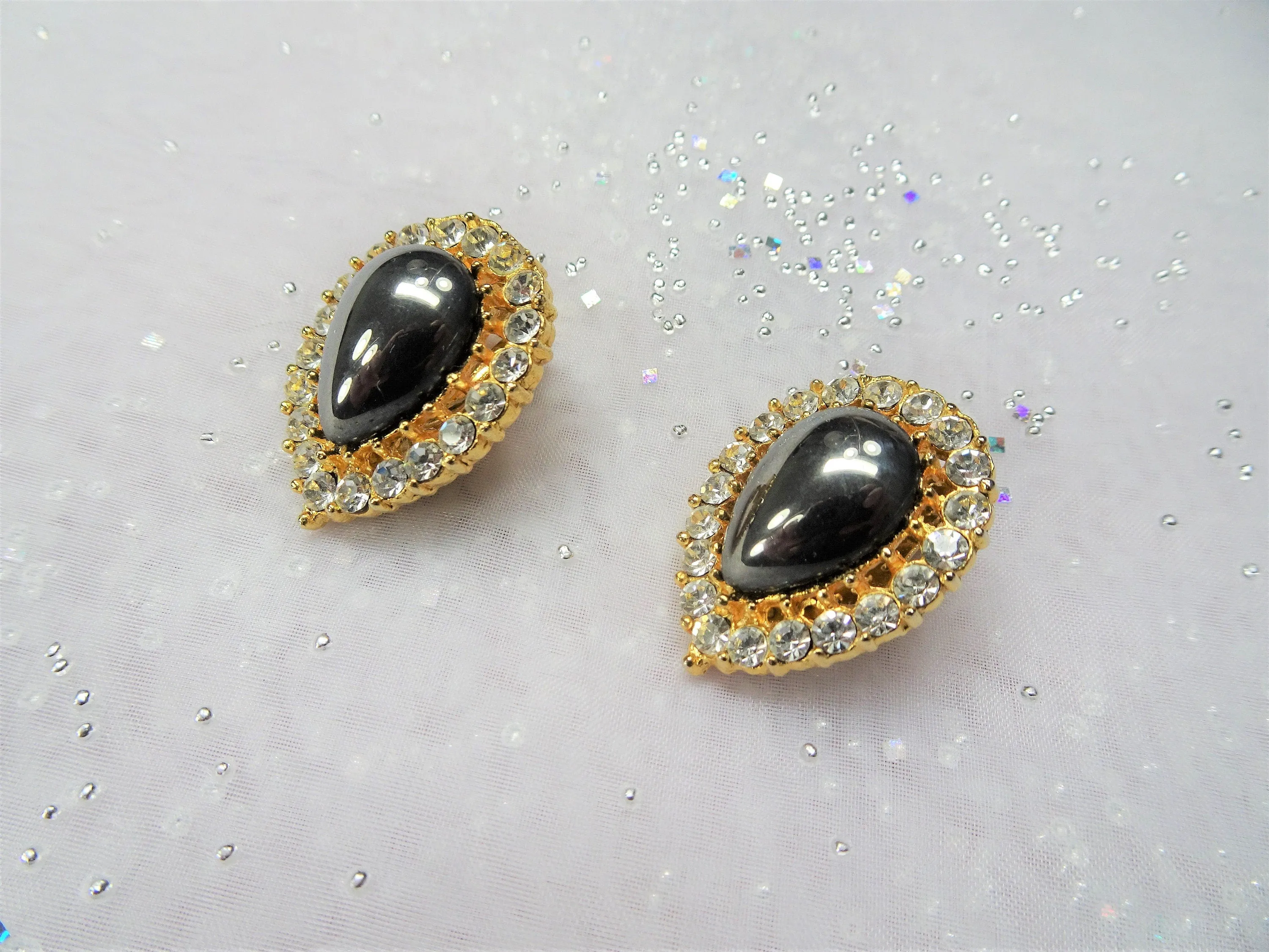 STUNNING Vintage Earrings,Luminous Gray Art Glass and Glittering Rhinestones Clip Ons,CLASSY Design,Collectible Jewelry