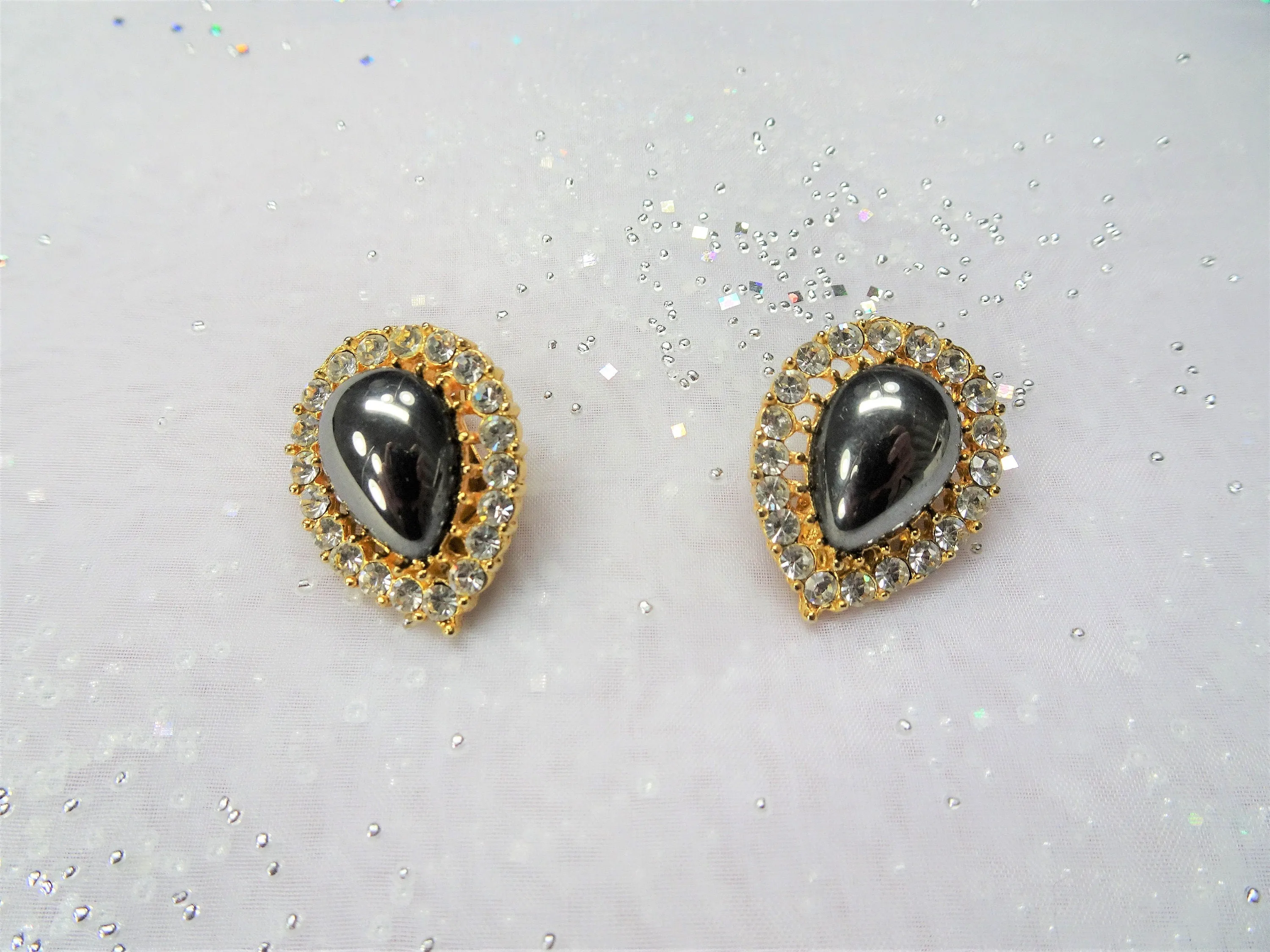 STUNNING Vintage Earrings,Luminous Gray Art Glass and Glittering Rhinestones Clip Ons,CLASSY Design,Collectible Jewelry