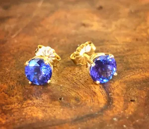 Tanzanite Stud Earrings in Yellow Gold