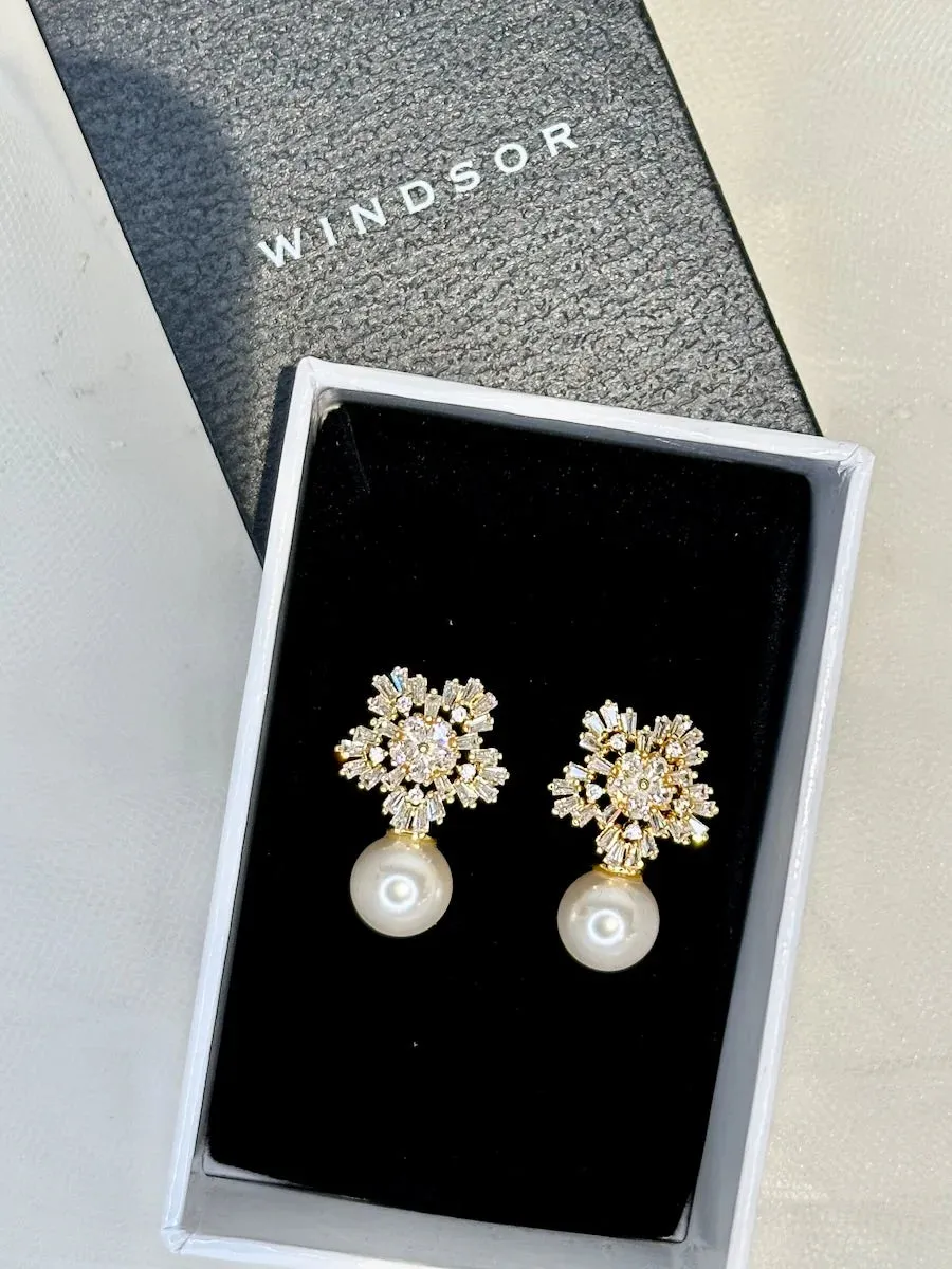 Zoey - Stunning Snowflake Pearl Bridal Earrings