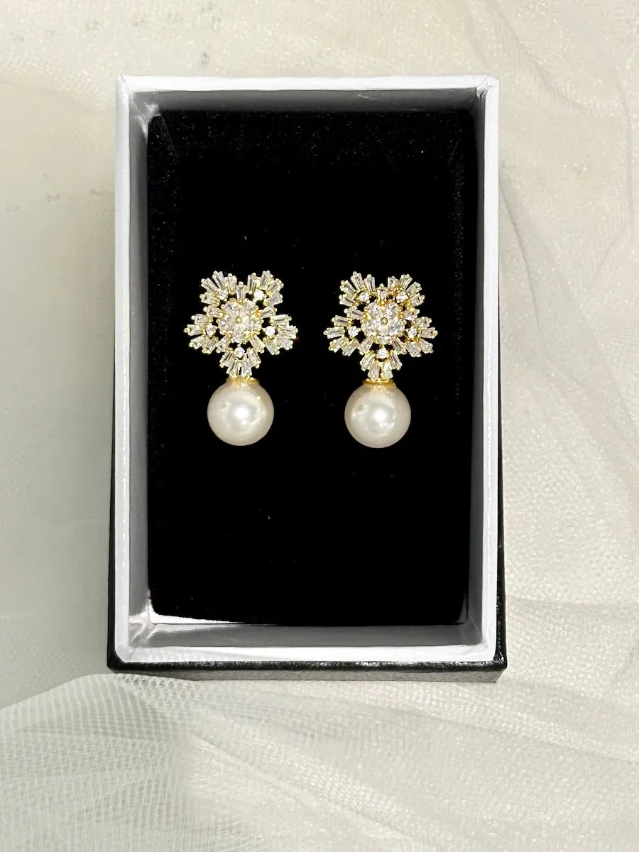 Zoey - Stunning Snowflake Pearl Bridal Earrings